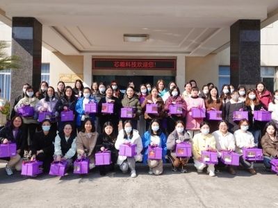 五彩堂科技开展“青春熠熠，，，，焙享甜蜜”三八妇女节蛋糕制作运动